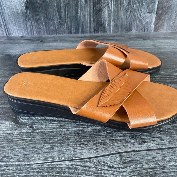 Collectionsetc charming tropical leaf wedge sandal - Picture 5 of 10